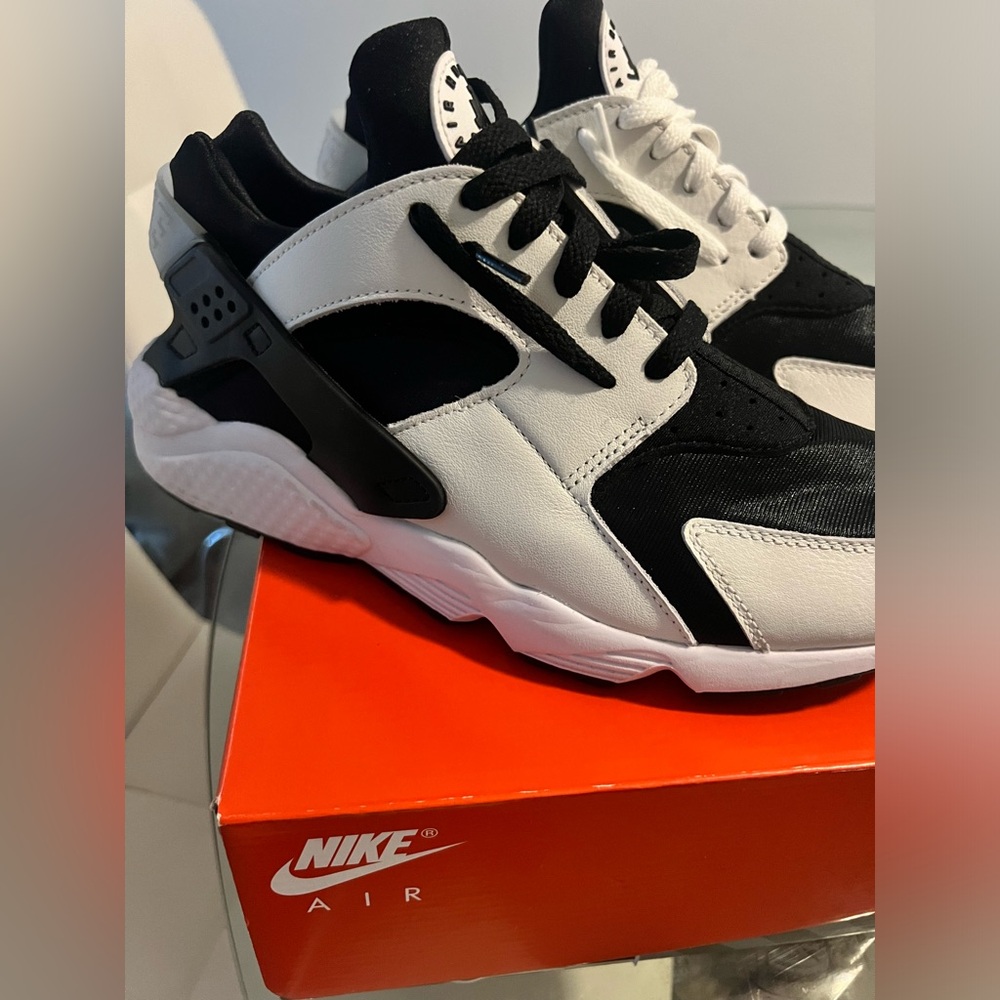 Brand new limited Nike huaraches